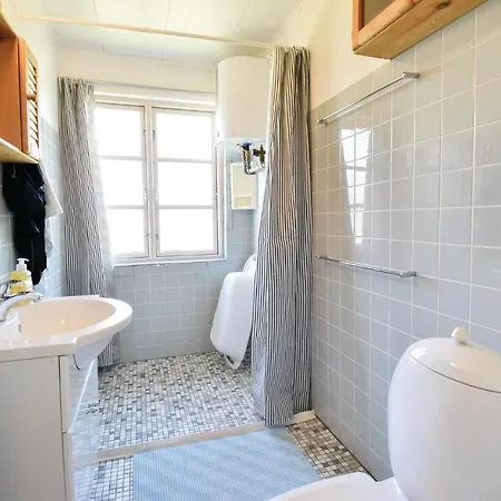 Two-bedroom Holiday In * אוטרופ