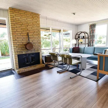 Two-bedroom Holiday In אוטרופ