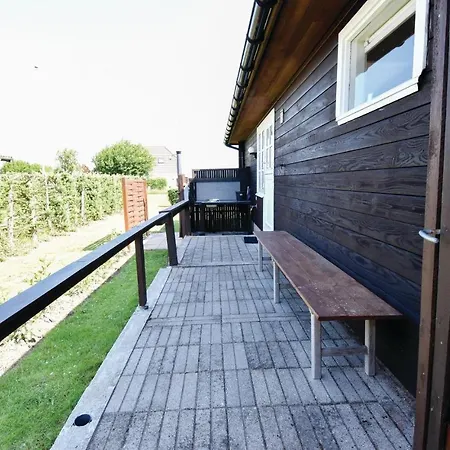Two-bedroom Holiday In אוטרופ