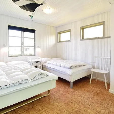 Two-bedroom Holiday In אוטרופ